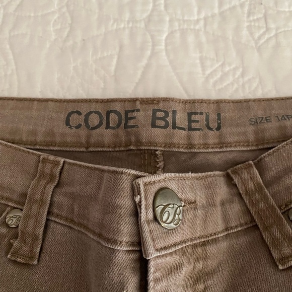 Code Bleu capris - Picture 2 of 4